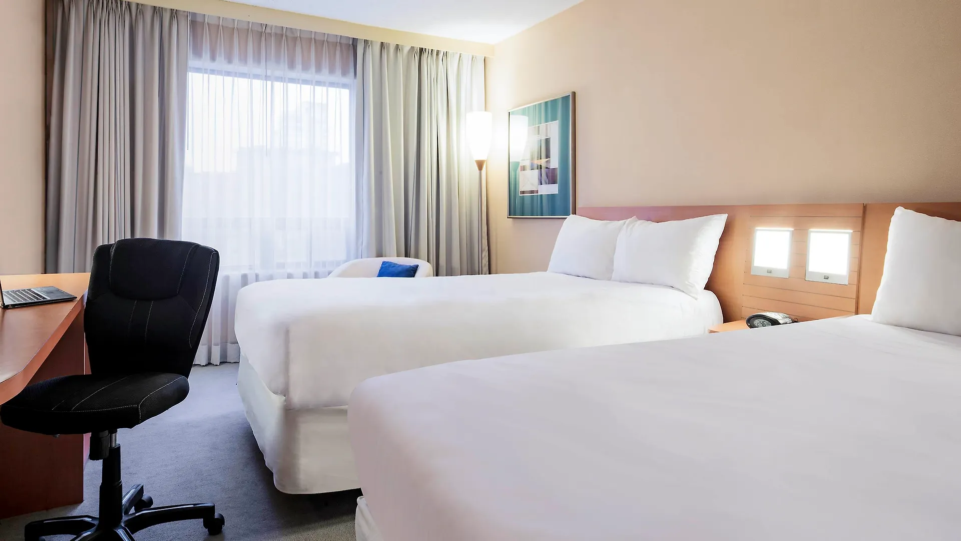 Doubletree By Hilton Ottawa Downtown Hotel