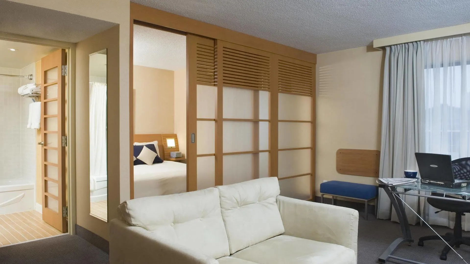 Doubletree By Hilton Ottawa Downtown Hotel 4*,  Canada