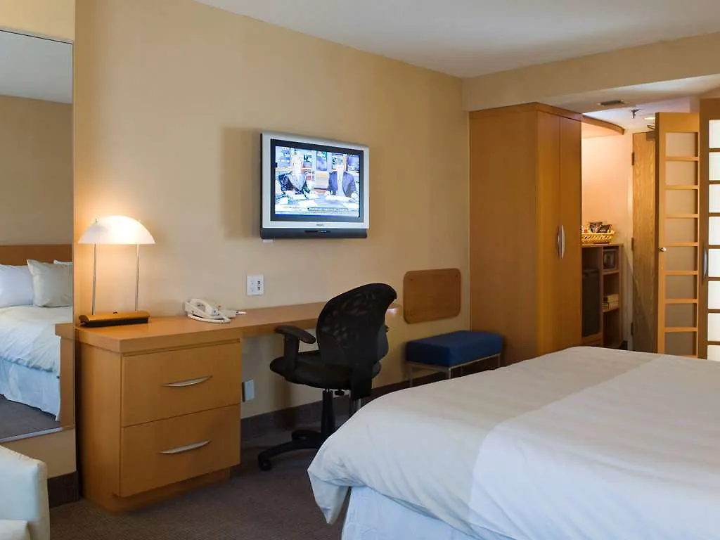Doubletree By Hilton Ottawa Downtown Hotel