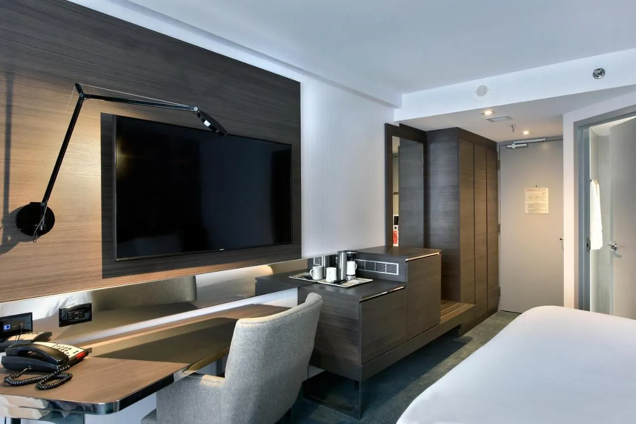 Doubletree By Hilton Ottawa Downtown Hotel 4*,
