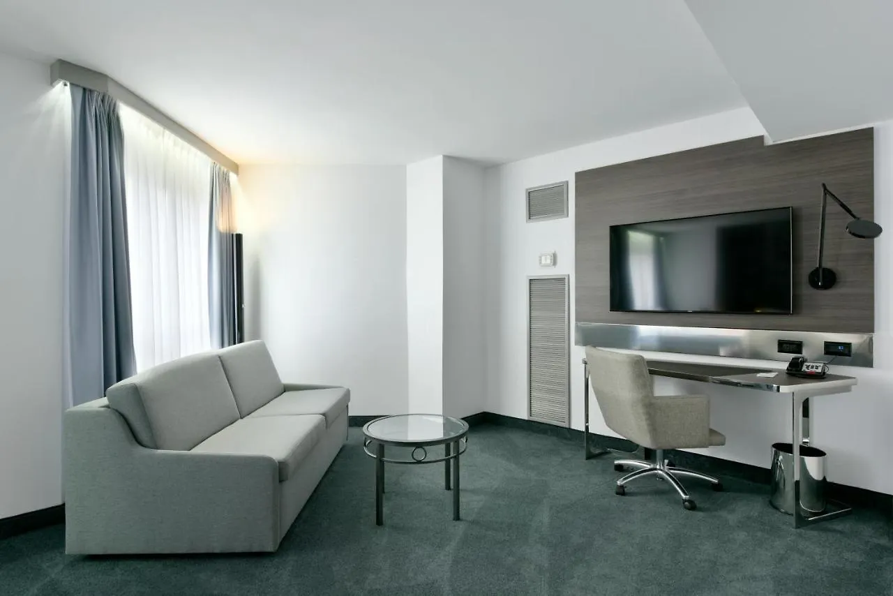 Doubletree By Hilton Ottawa Downtown Hotel 4*,