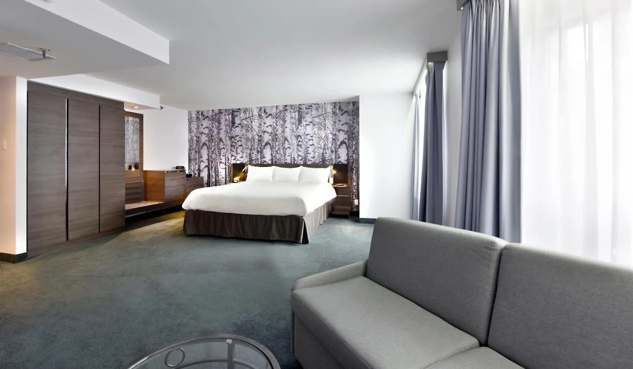 Doubletree By Hilton Ottawa Downtown Hotel