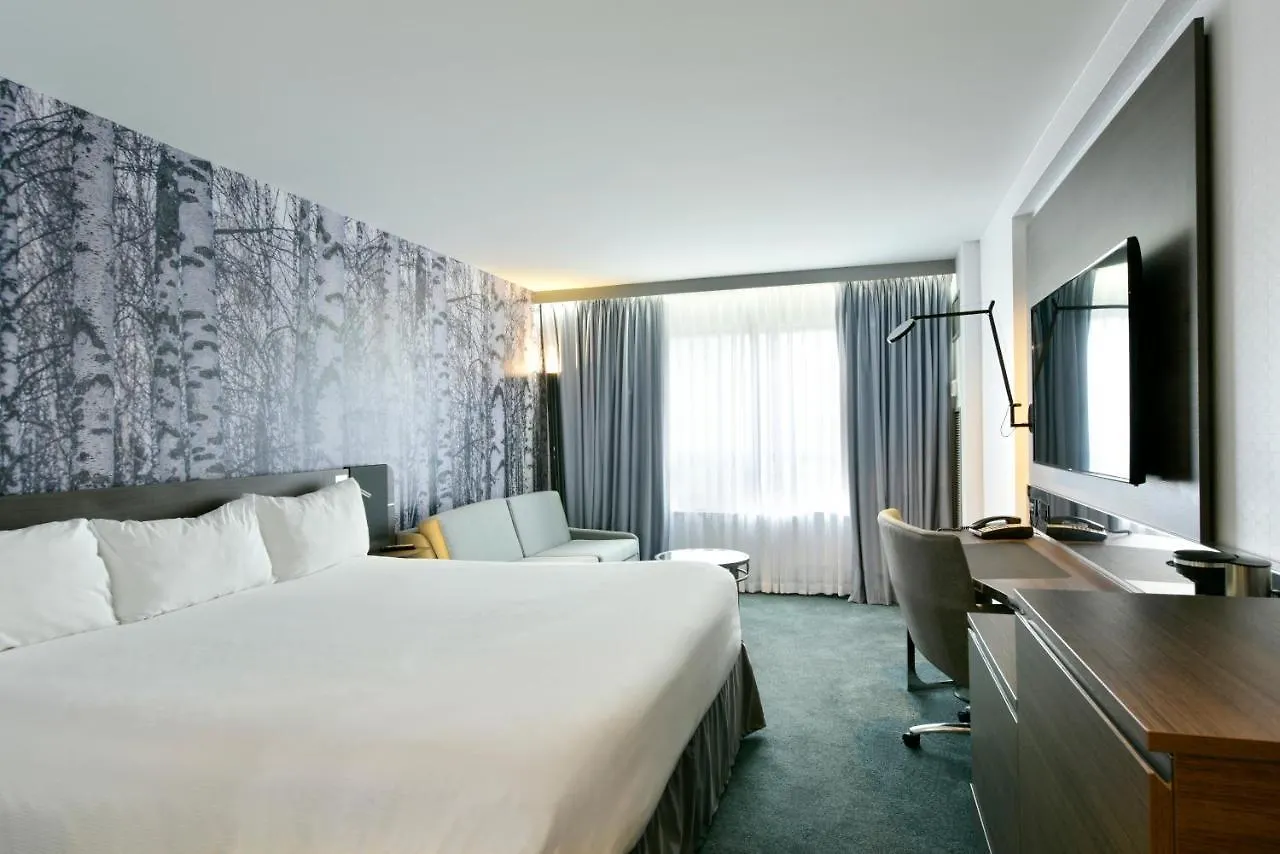 Doubletree By Hilton Ottawa Downtown Hotel