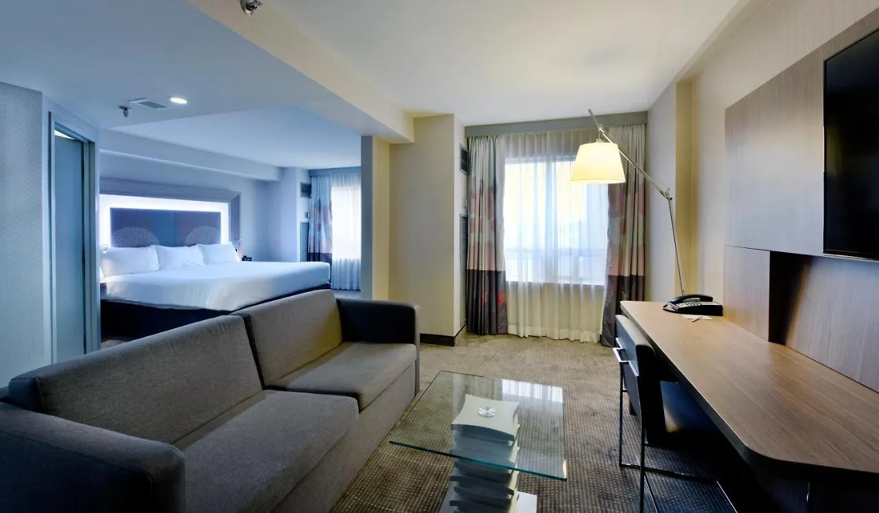 Doubletree By Hilton Ottawa Downtown Hotel