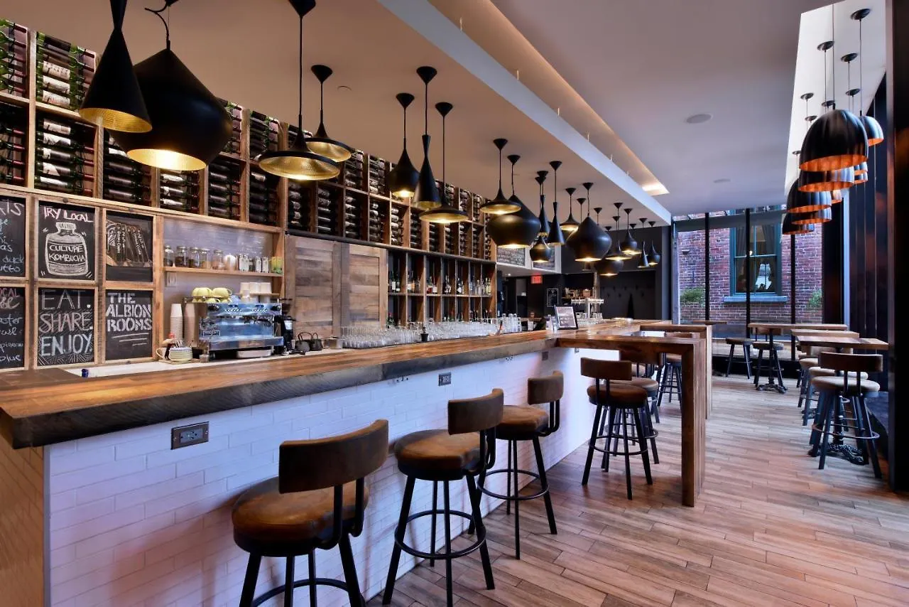 Doubletree By Hilton Ottawa Downtown Hotel