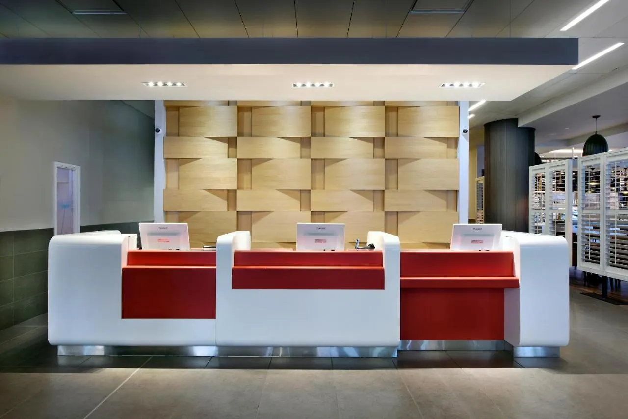 Doubletree By Hilton Ottawa Downtown Hotel