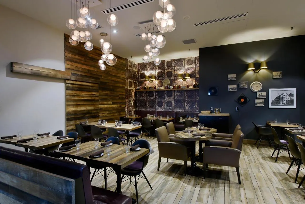 Doubletree By Hilton Ottawa Downtown Hotel