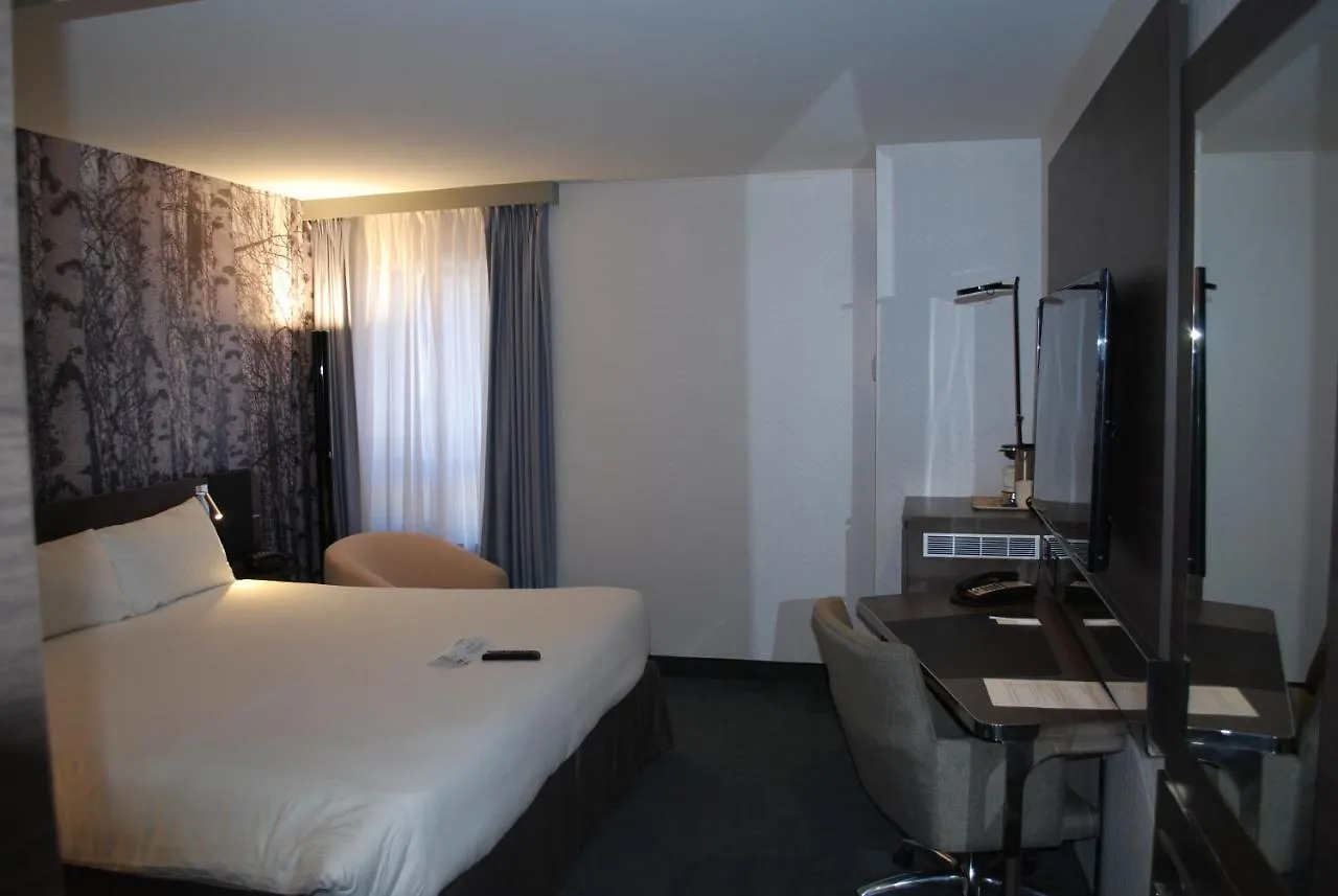 Doubletree By Hilton Ottawa Downtown Hotel